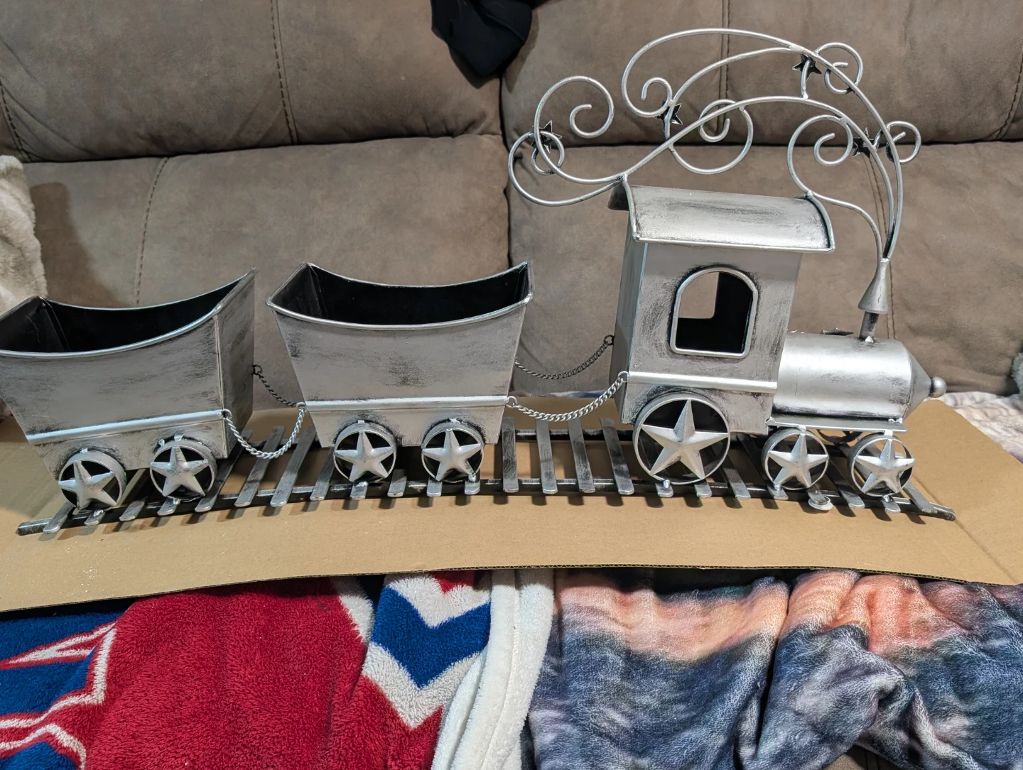 Silver Metal Train Decor with 2 Cars