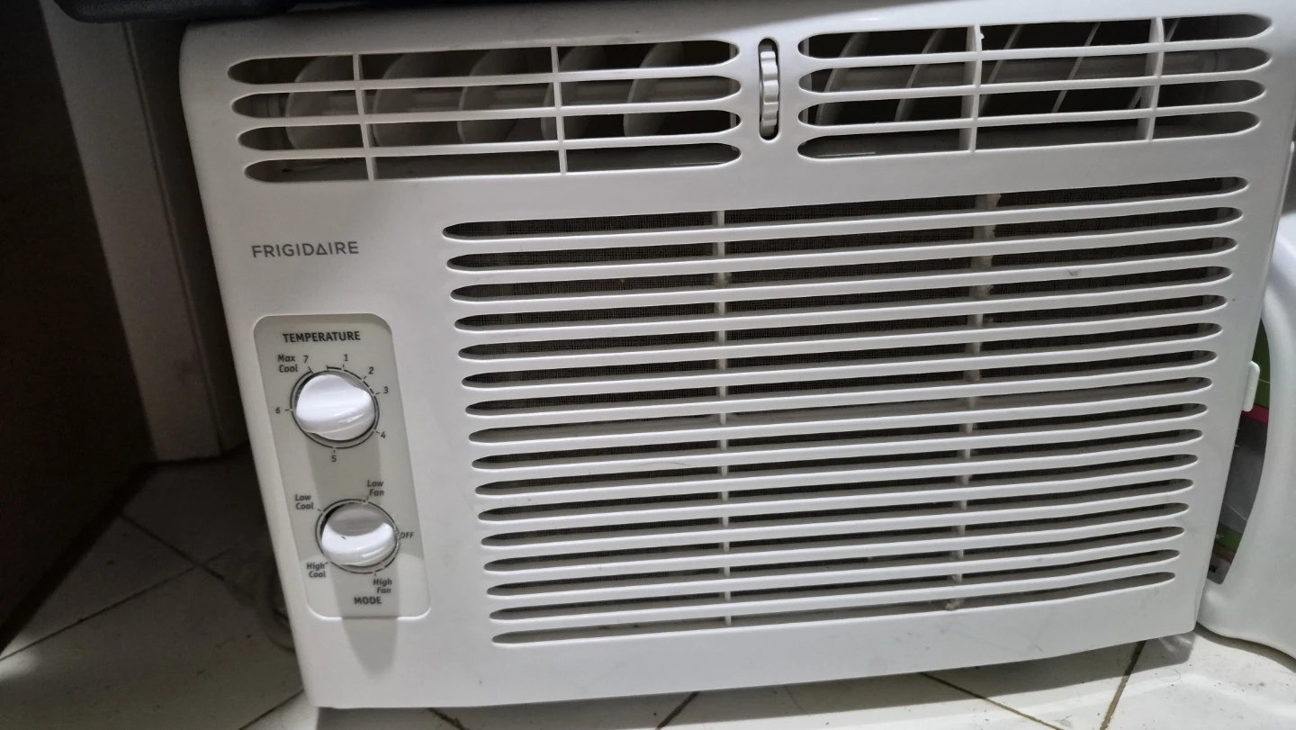 Frigidaire Window Air Conditioner - photo 2