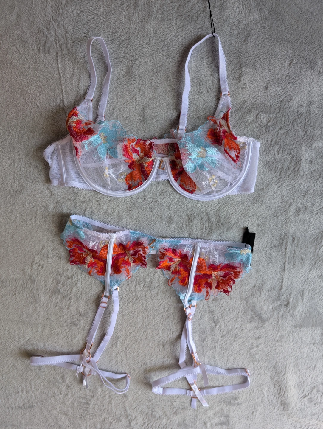 Lounge Lily Embroidered Bra and Garter Set White/Floral