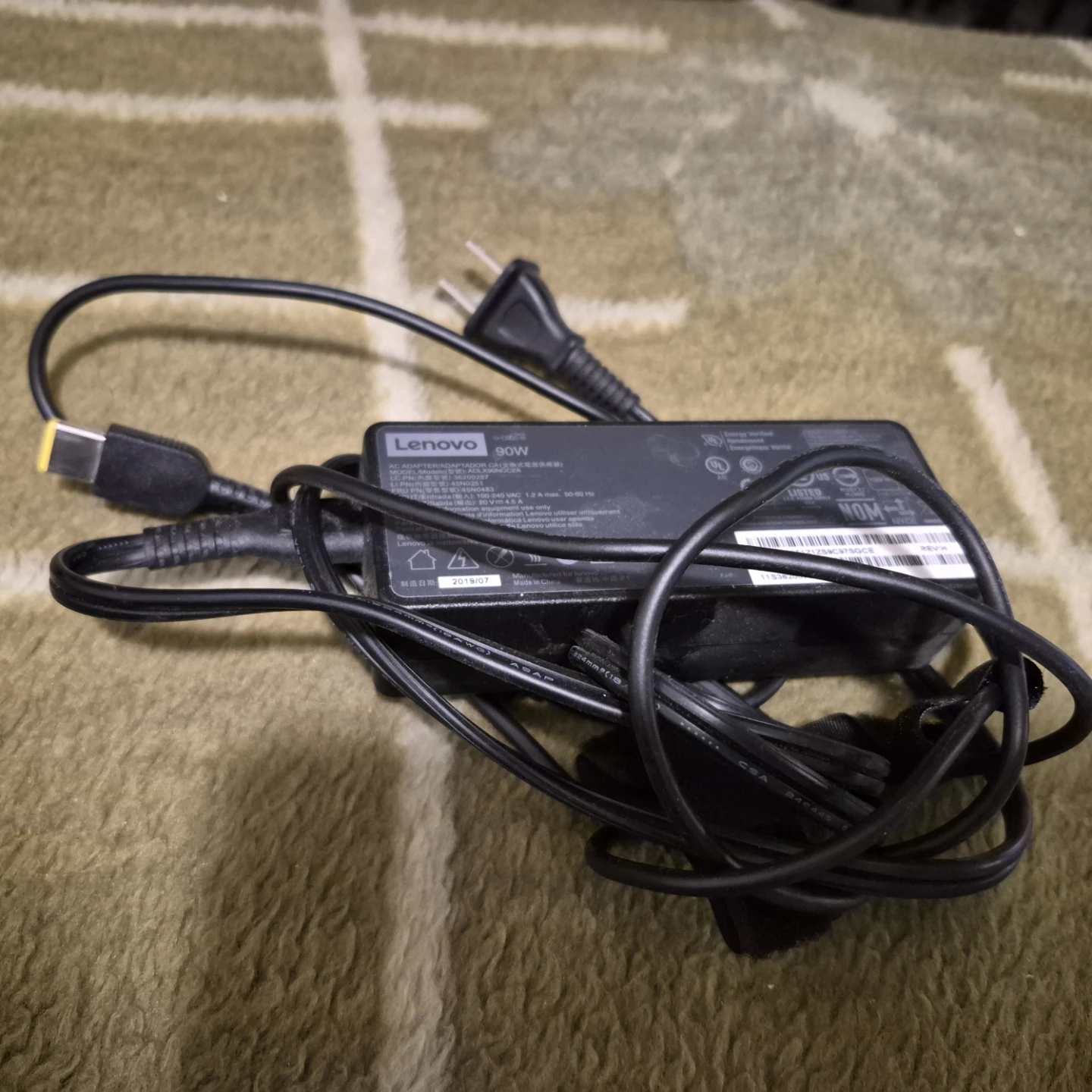 Lenovo 90W AC Adapter Charger
