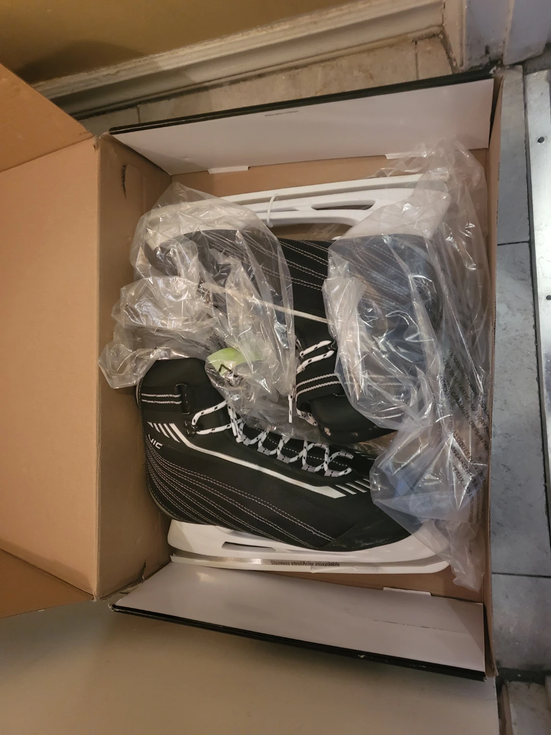 Vick Hockey Skates Size 10 - photo 2