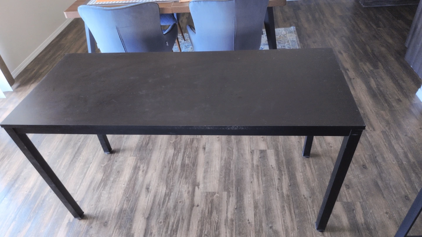 Black Desk