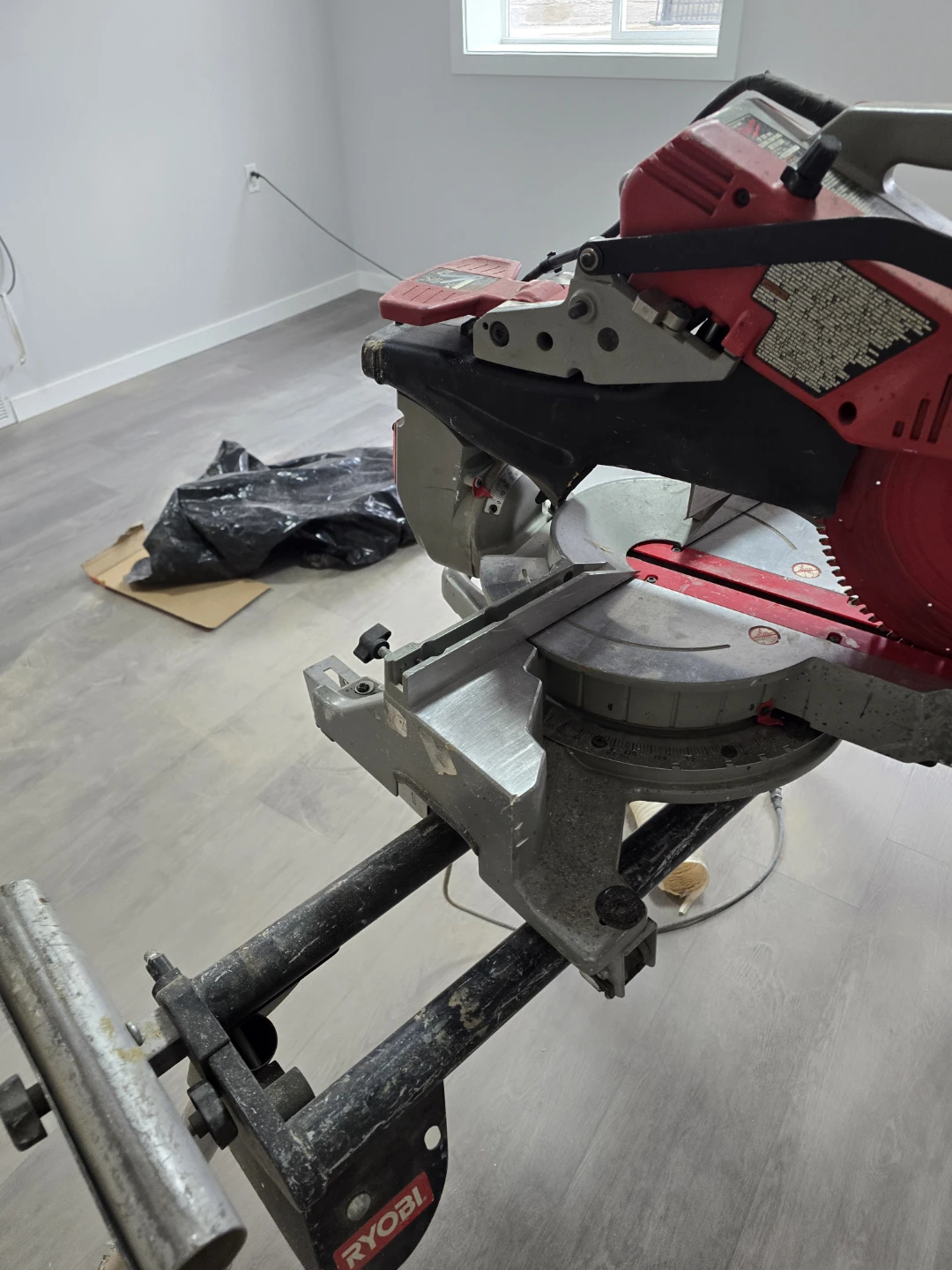 Milwaukee 12" Sliding Compound Miter Saw - photo 5
