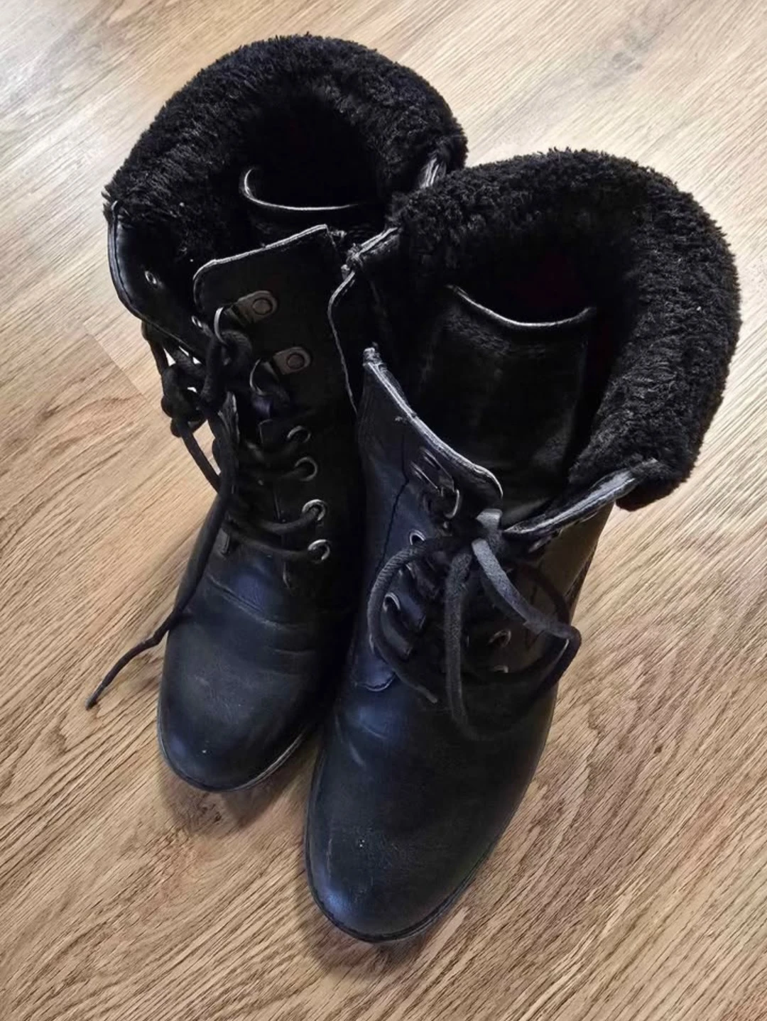 Black Lace-Up Winter Boots with Faux Fur - photo 2