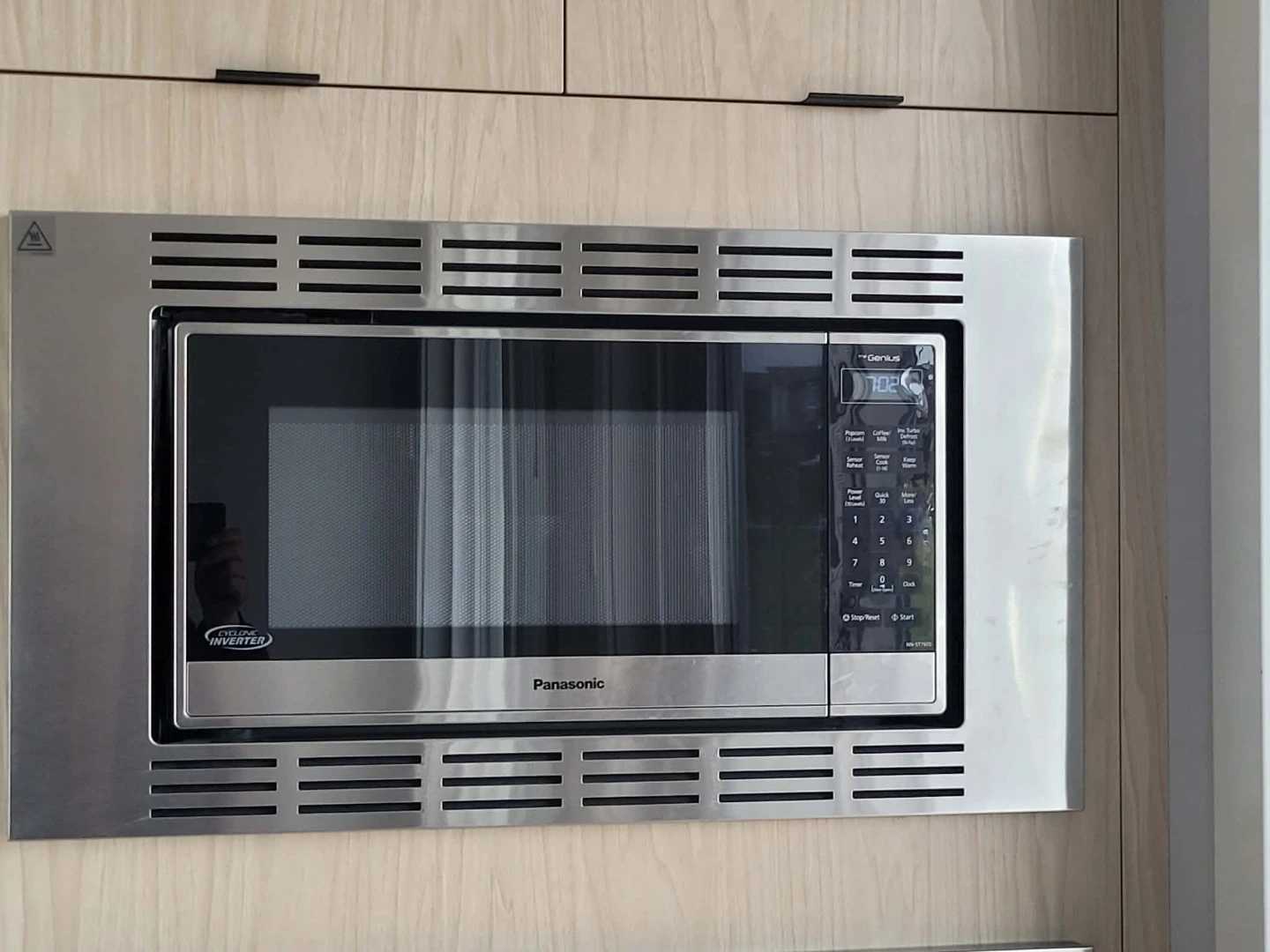 Microwave cyclonic inverter 1200w 1.6 Cubic inch