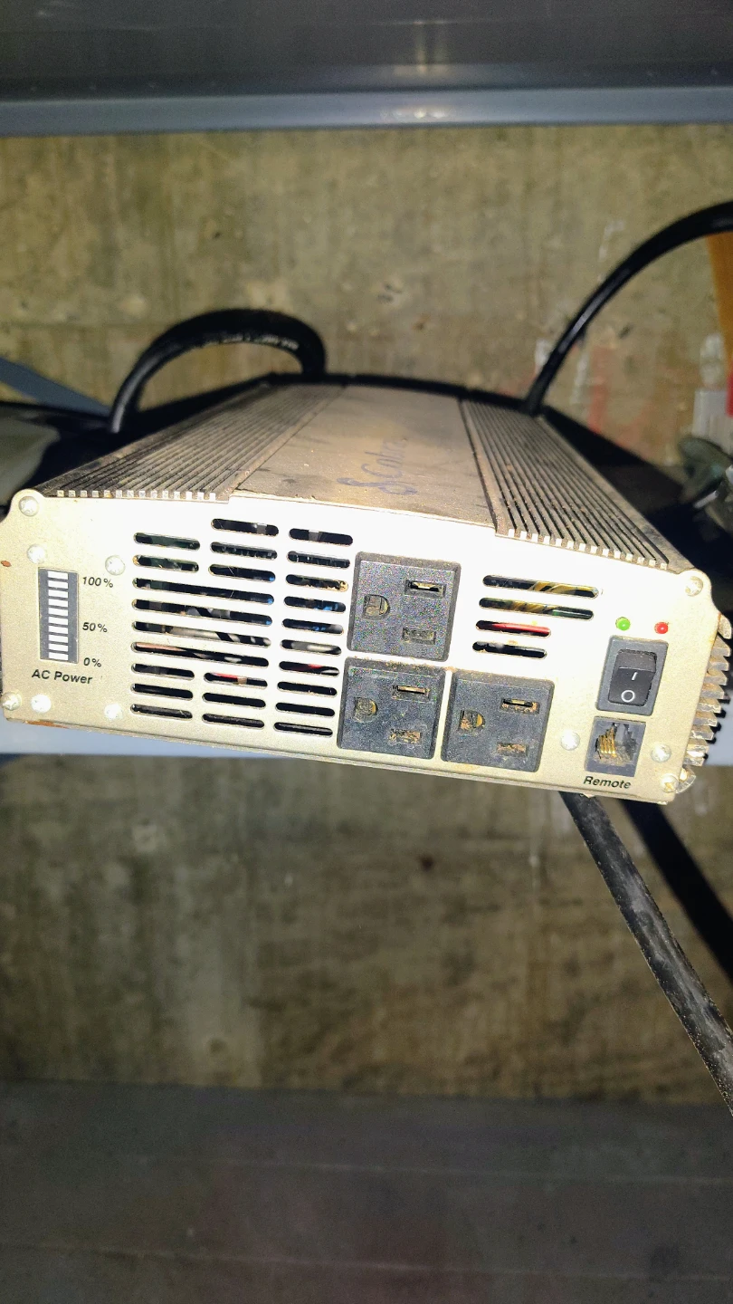 Cobra CPI 2500 DC to AC Power Inverter - photo 2