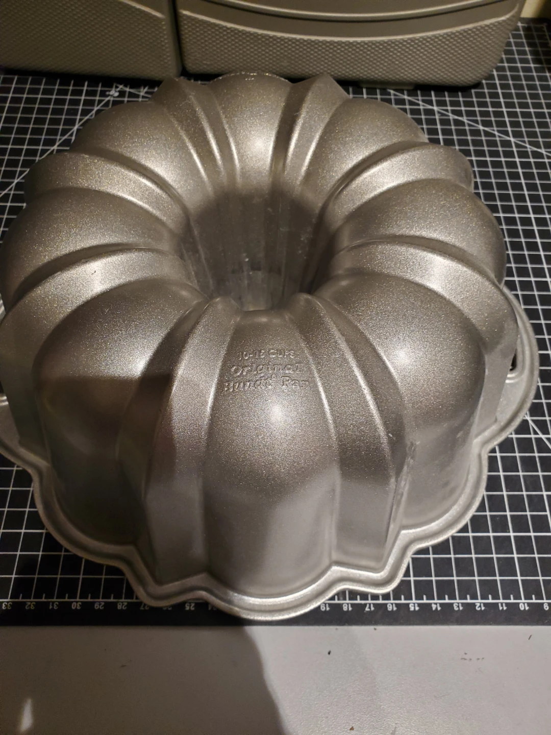 Nordic Ware Bundt Pan - 10-15 Cups Capacity - photo 2