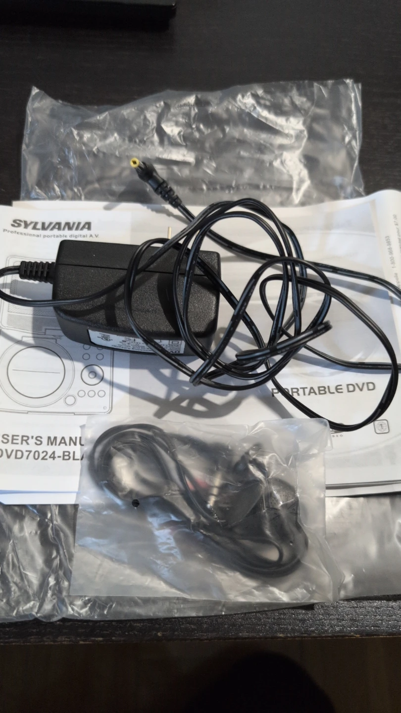 Sylvania 7" Portable DVD Player SDVD7024-BLACK - photo 4