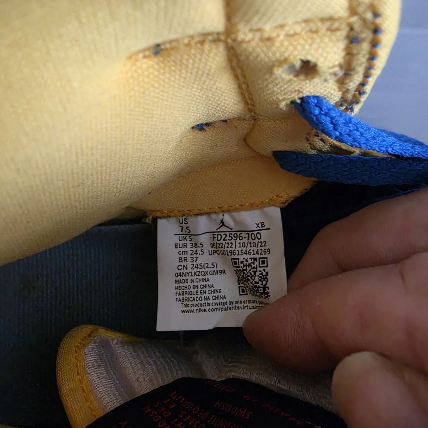 Womens 7.5 Nike Air Jordan 1 High Yellow Blue Sneakers - EUC - photo 4