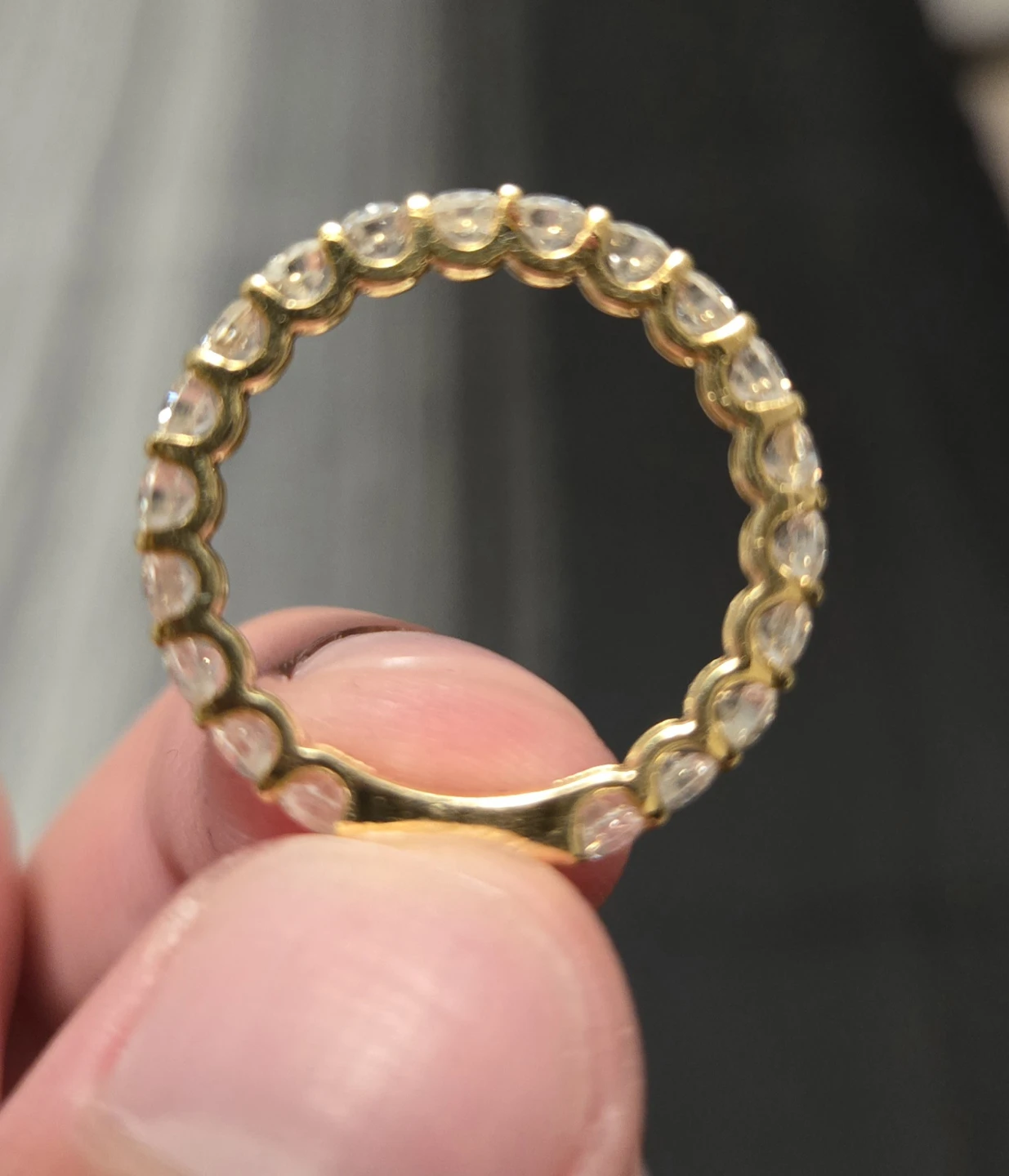 1.80ct Diamond Eternity Band - 18K Yellow Gold - photo 3