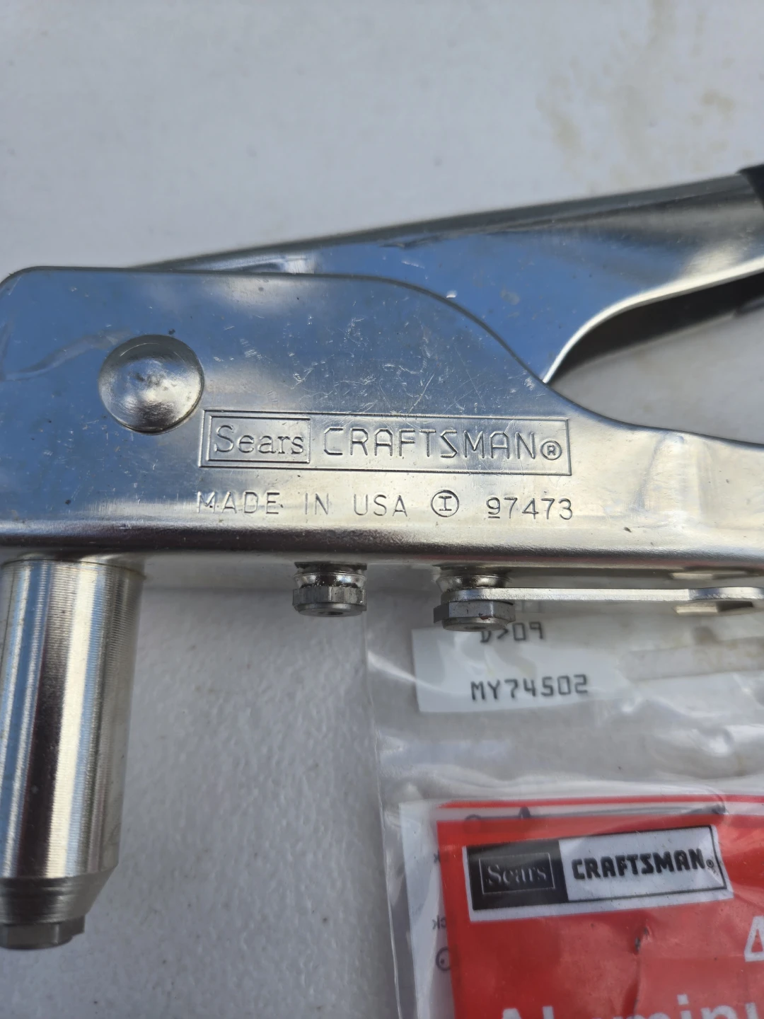 Craftsman Rivet Gun with 40 Aluminum Rivets - photo 2