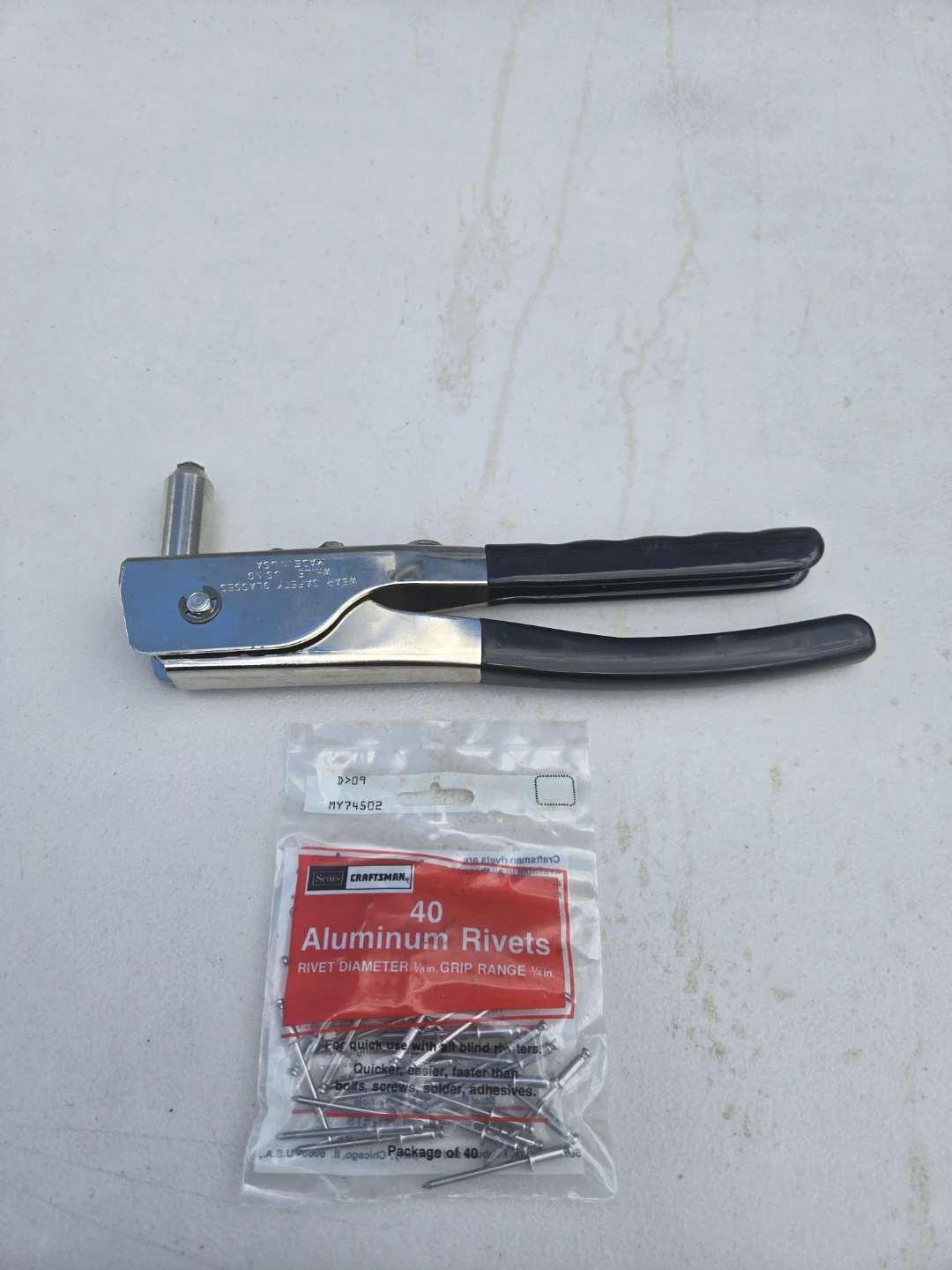 Craftsman Rivet Gun with 40 Aluminum Rivets - photo 3