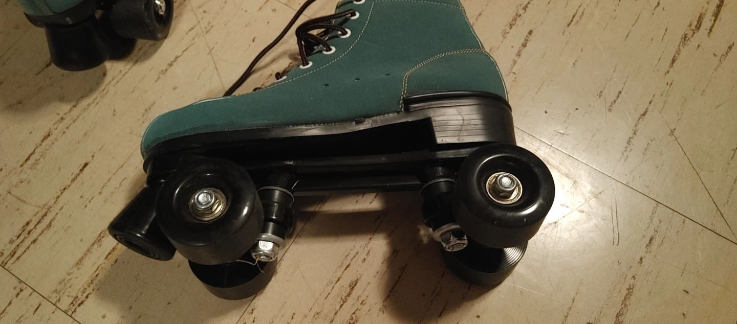 Vintage teal suede roller skates - photo 2