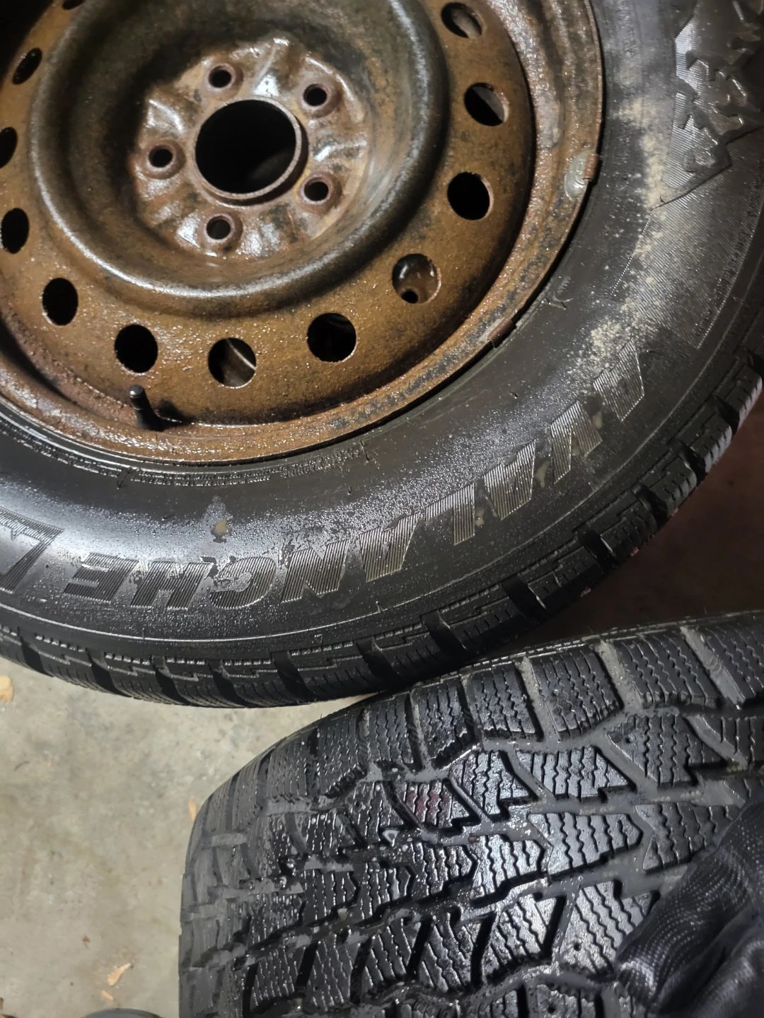 Set of 4 Winter Tires on Rims - photo 2