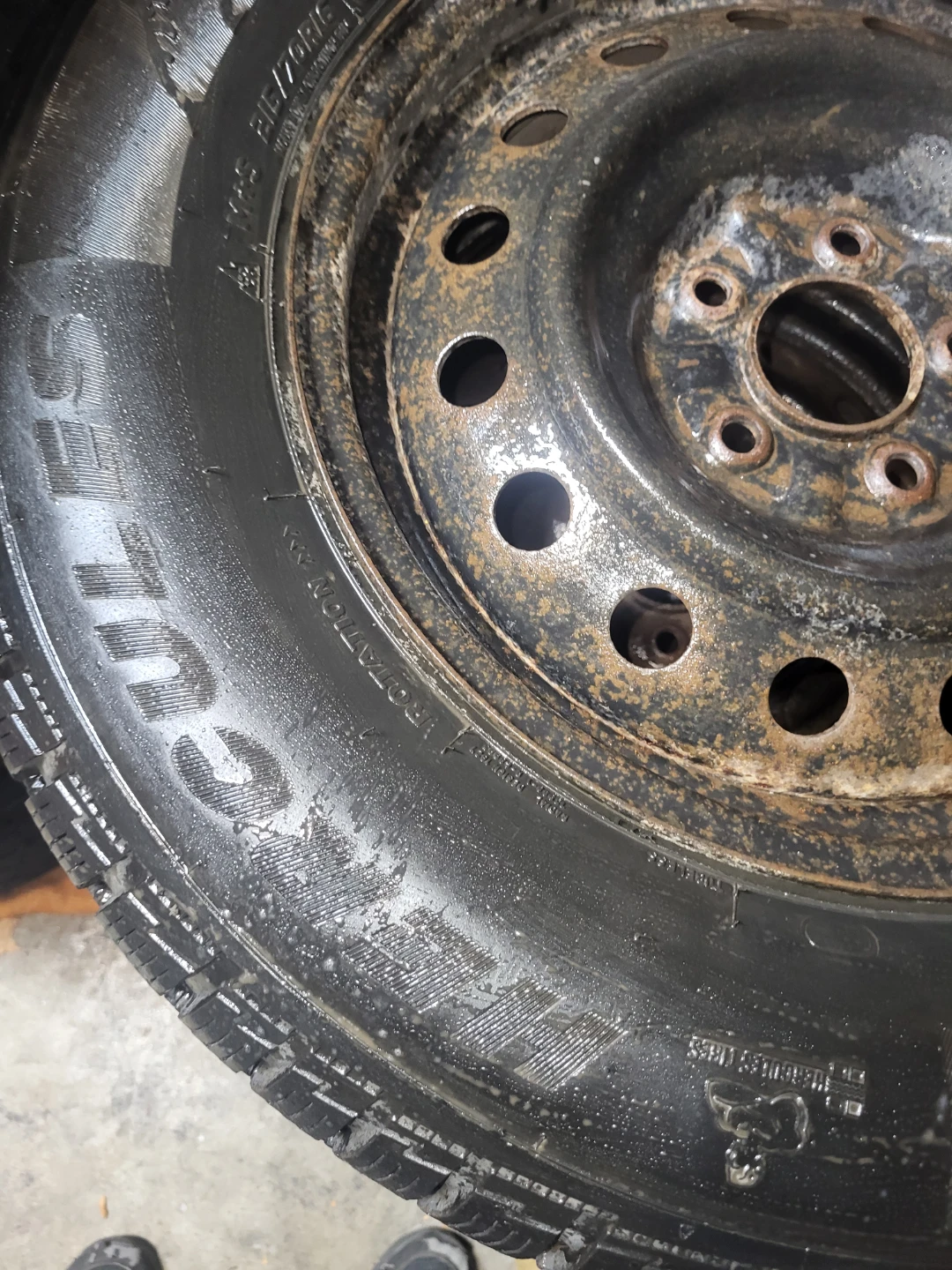 Set of 4 Winter Tires on Rims - photo 5