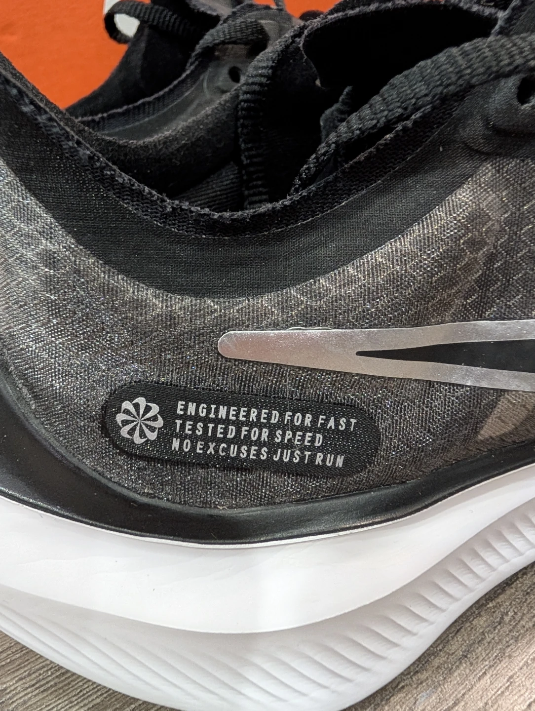 NIB - Women's Nike Zoom Gravity Running Shoes Size 8 - photo 4