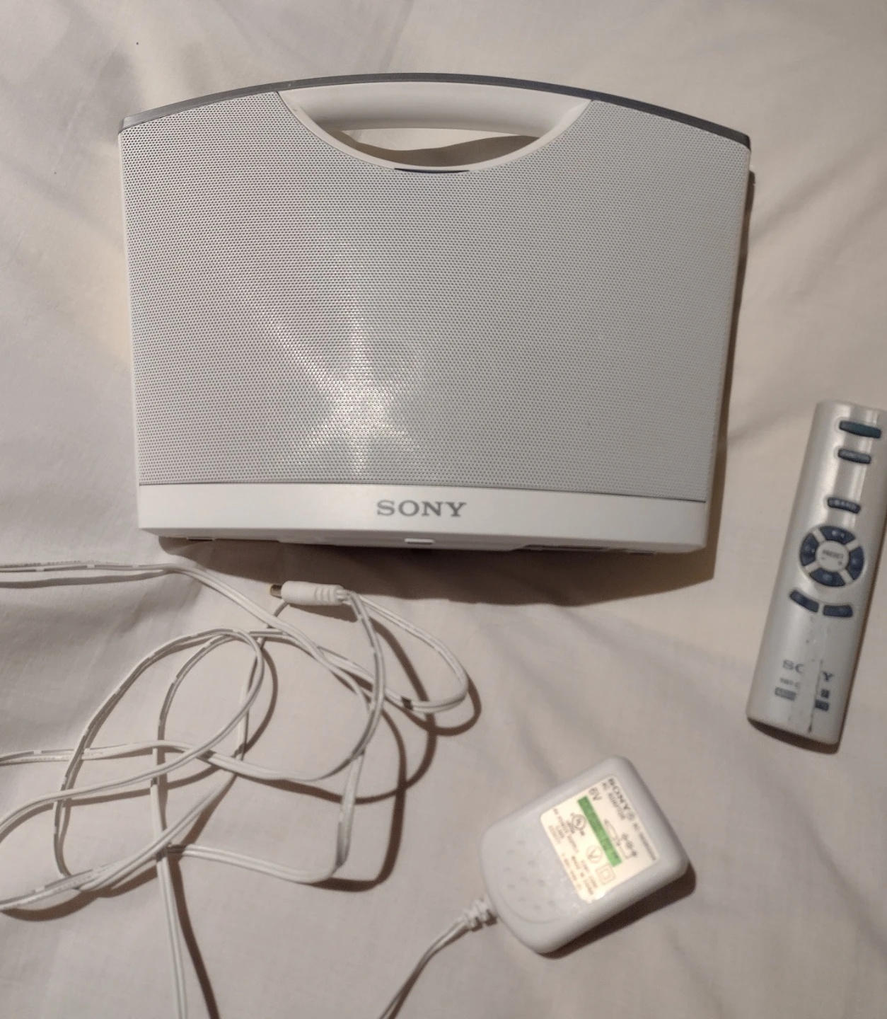 Sony Portable Speaker with Remote and AC Adapter - photo 4