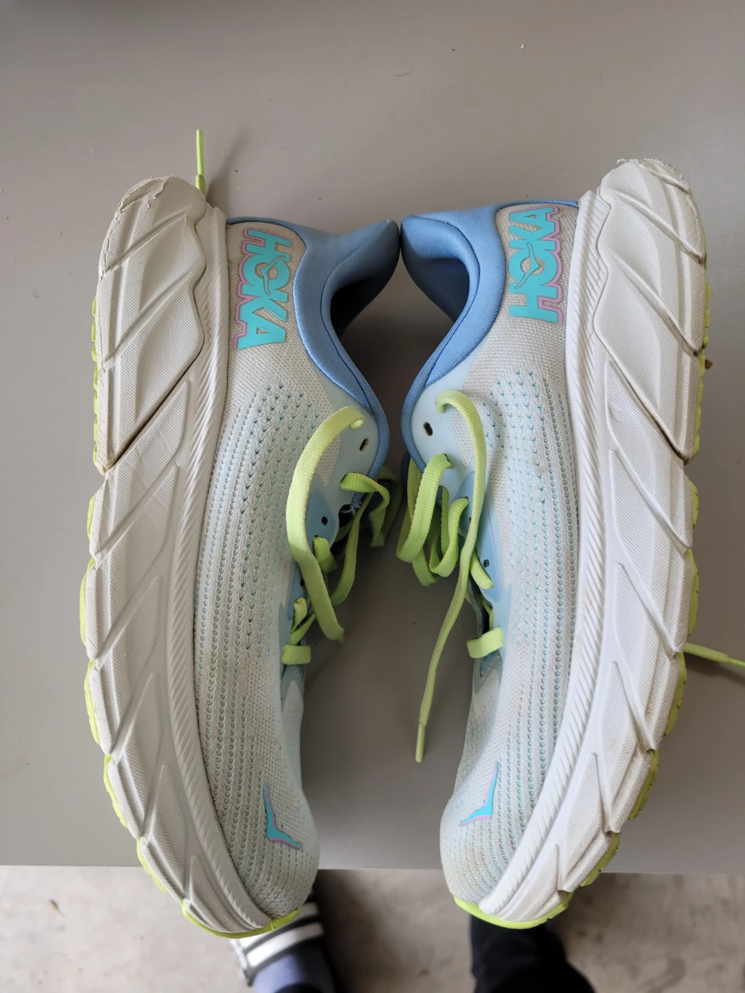 Hoka Arahi 7 Running Shoes size 7B