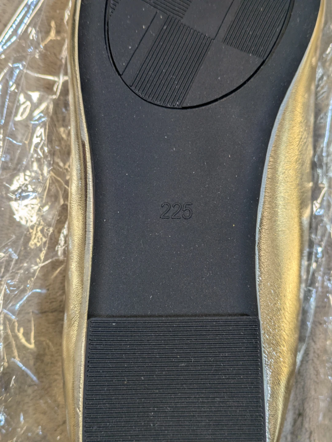 Gold Flat Shoes Size 225 - photo 3