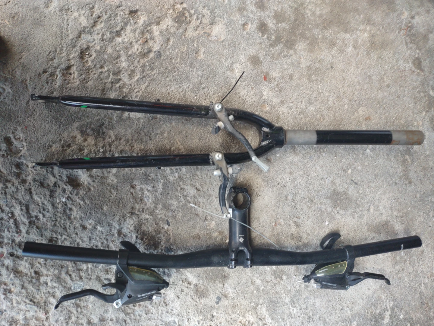 Bontrager Handlebar with Shimano V-Brake Levers