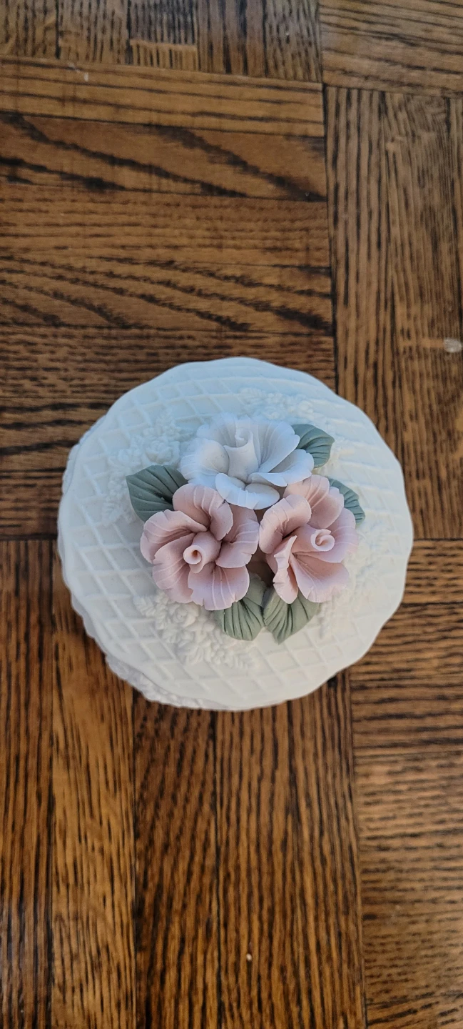 Shiah Yih Porcelain Floral Trinket Box