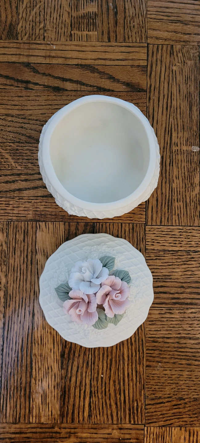 Shiah Yih Porcelain Floral Trinket Box - photo 2