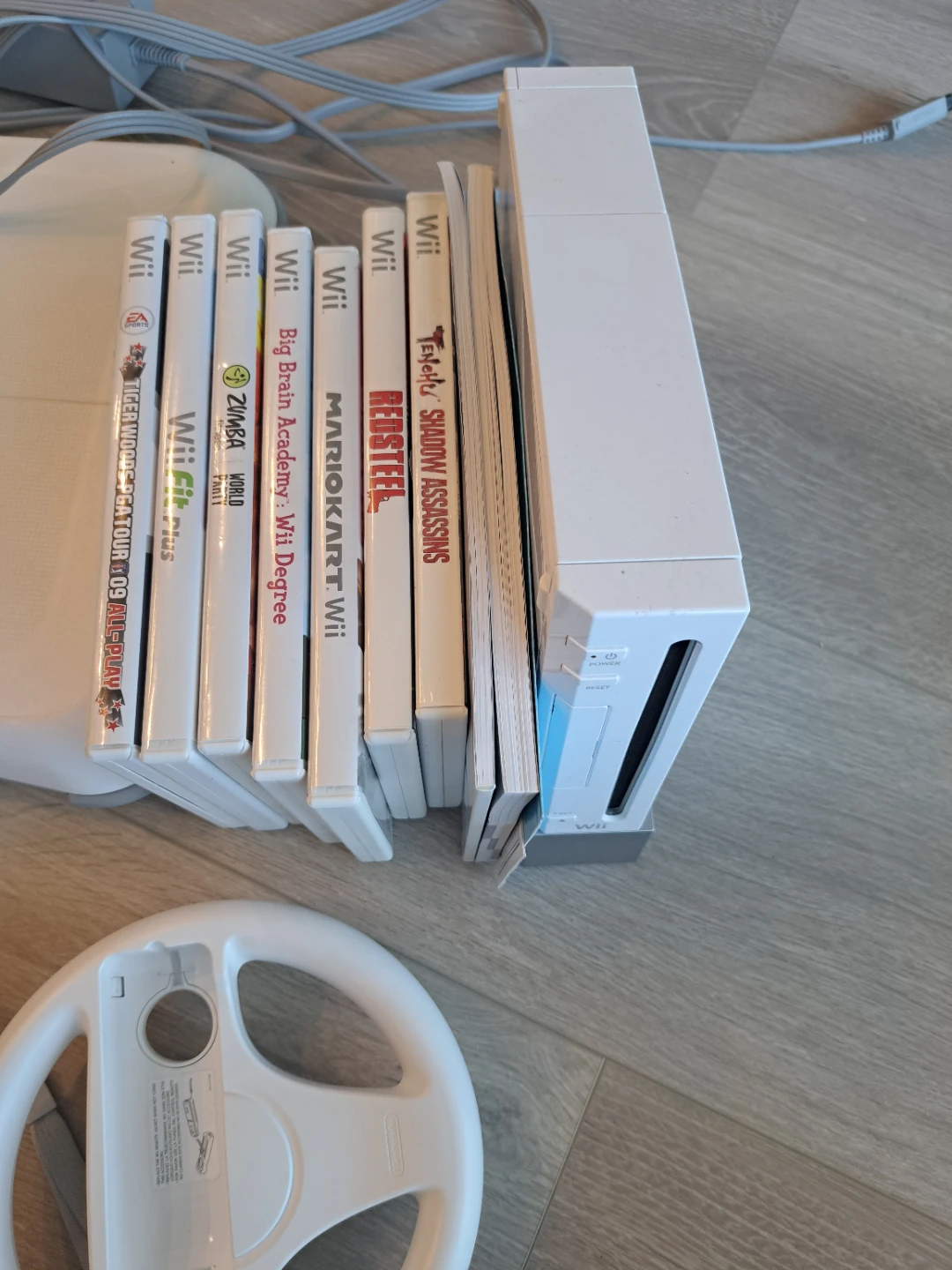 Nintendo Wii Console Bundle with Games and Accessories - photo 3