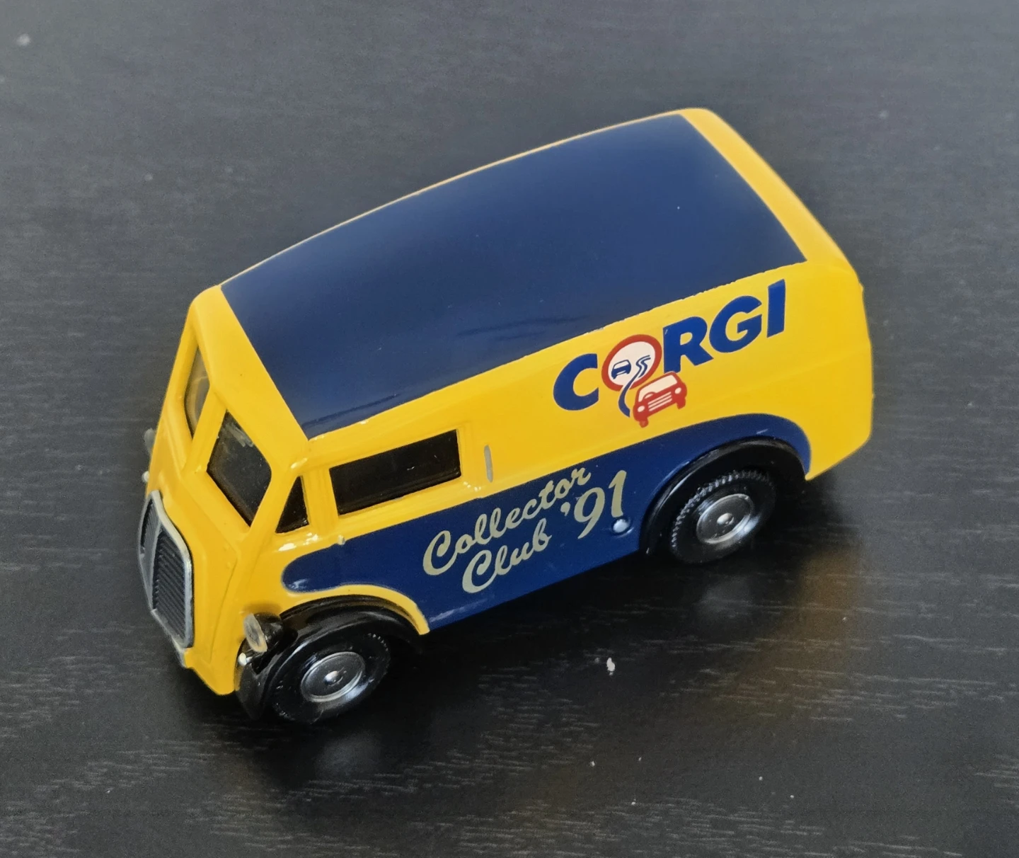 Corgi D983 Morris J Van 91Diecast 1:43 Scale NIB - photo 3