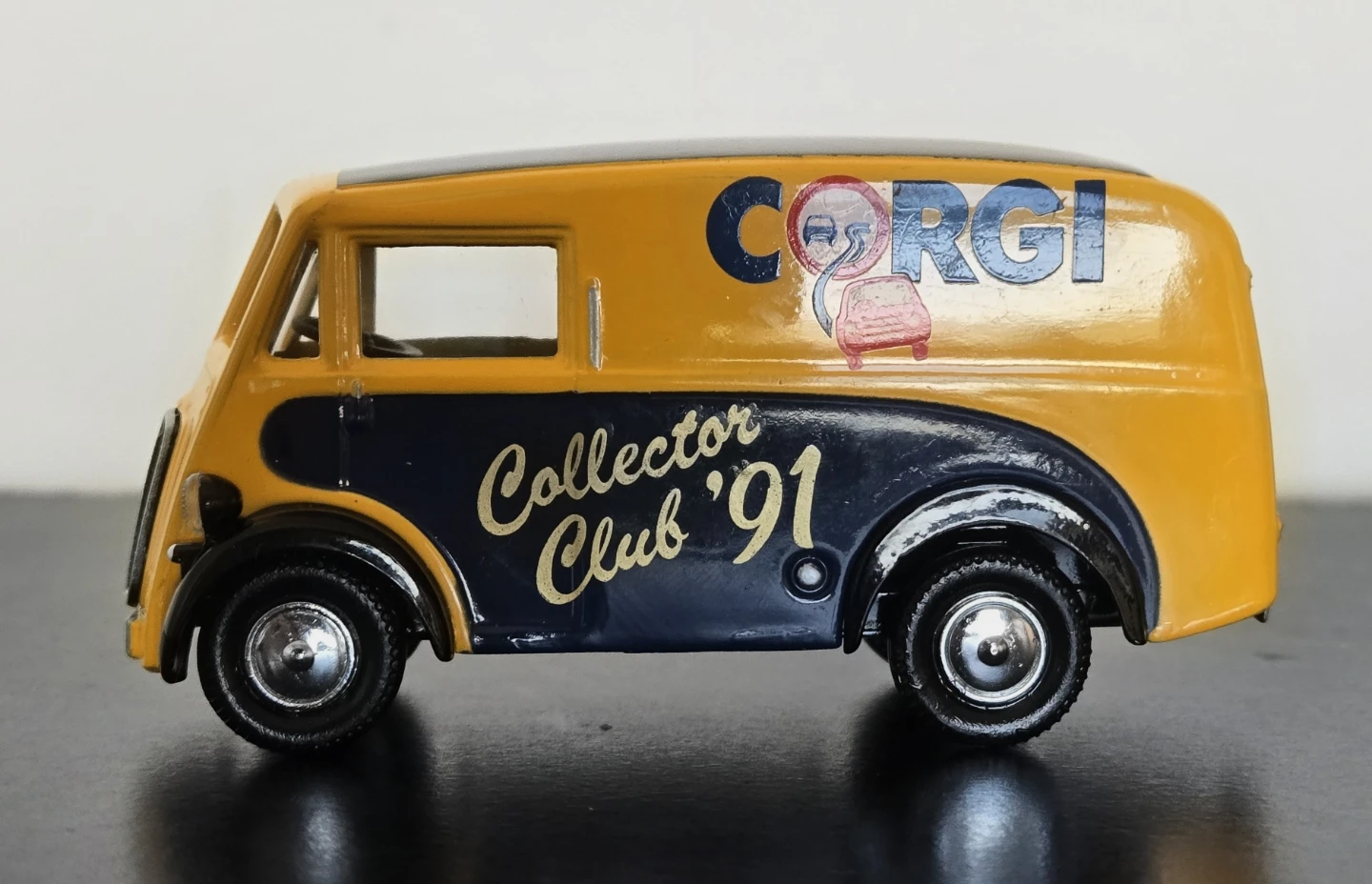 Corgi D983 Morris J Van 91Diecast 1:43 Scale NIB - photo 4