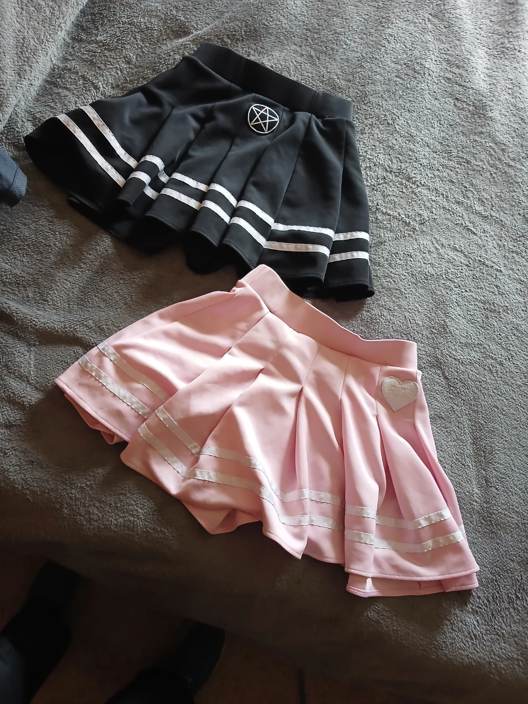 Pleated Skirts with Decorative Patches - photo 2