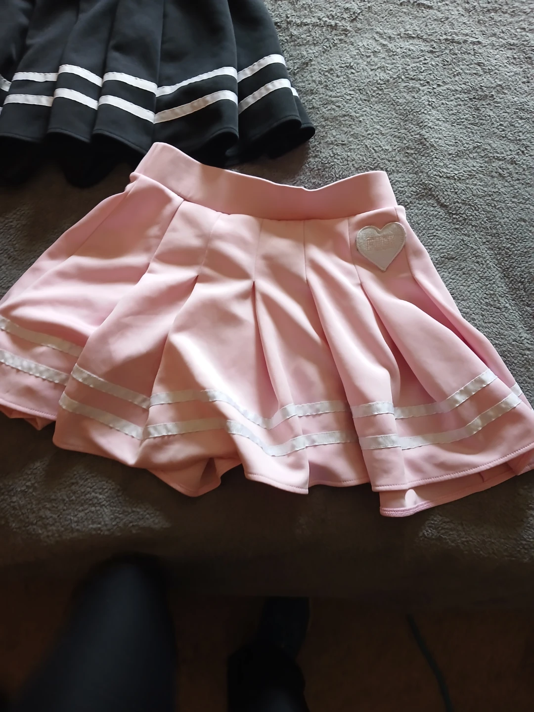 Pleated Skirts with Decorative Patches - photo 4