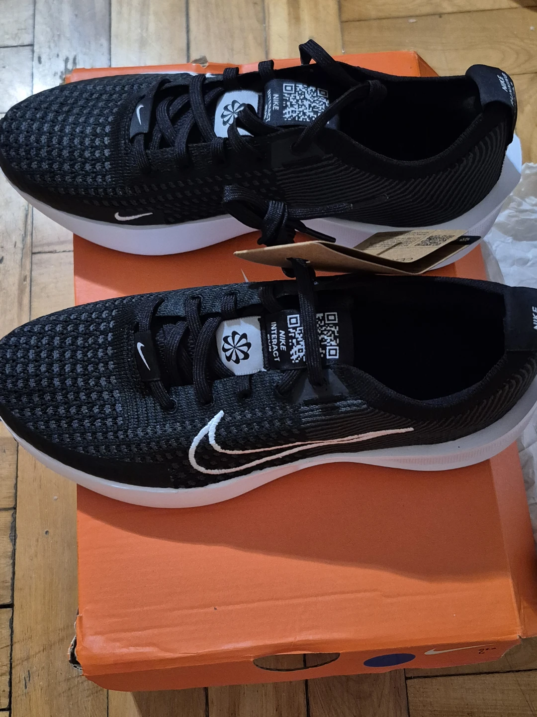 BNIB)Nike Interact Run Size 7 Running Shoes - Black/White - photo 5