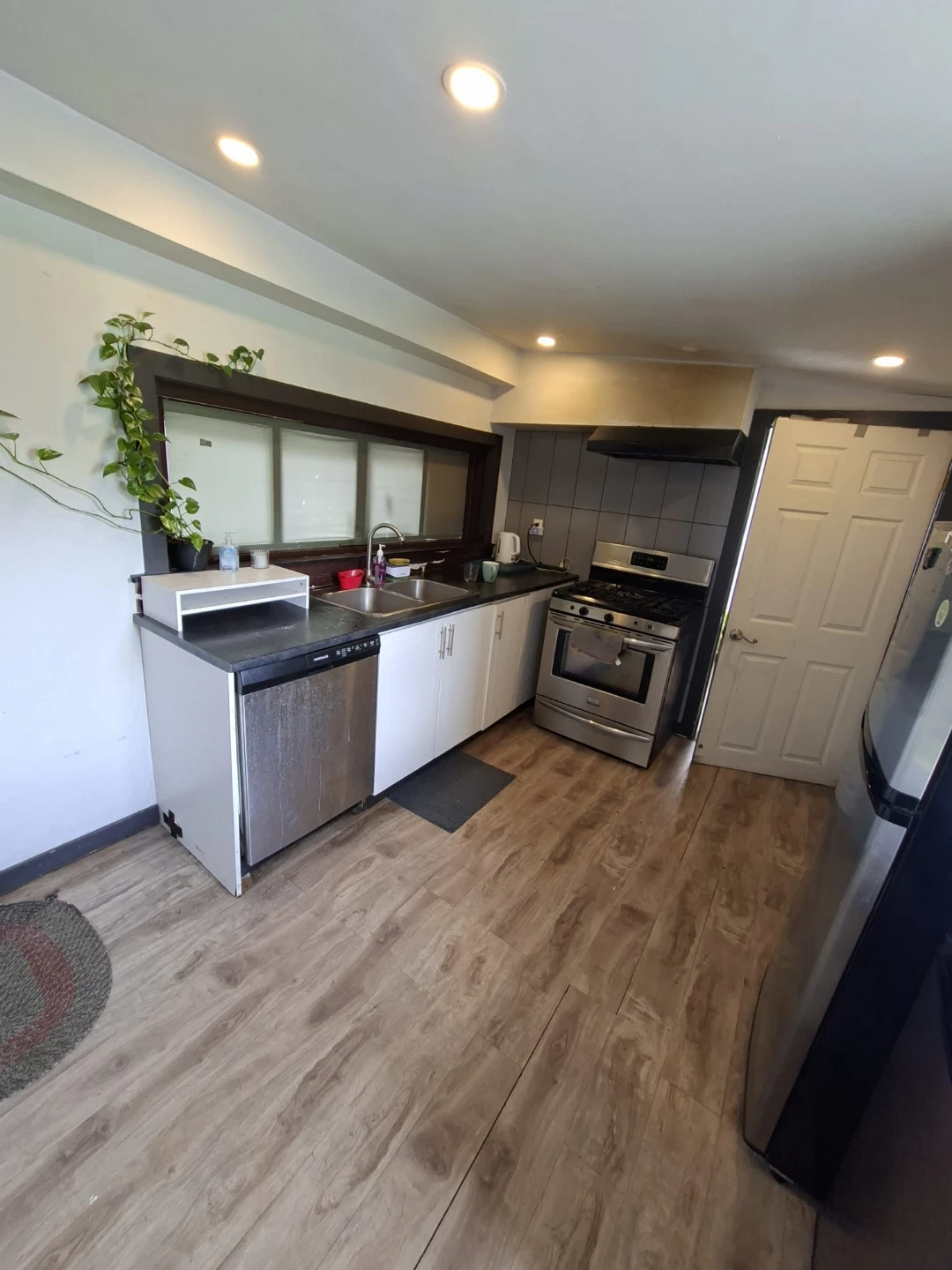 Two Private Rooms Available - photo 2