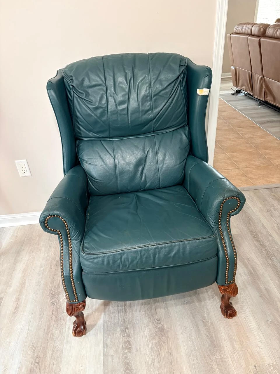 Recliner couch - photo 2