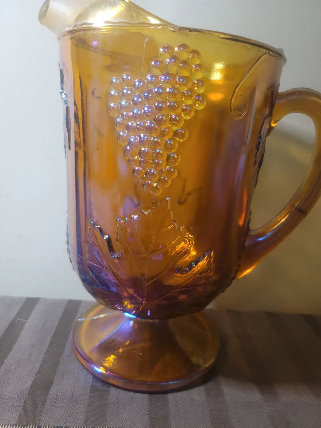 Vintage Indiana Glass Harvest Grape Pitcher - photo 2