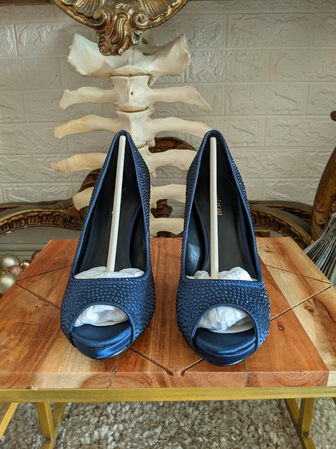 LE CHÂTEAU Navy/Marin Embellished Peep-Toe Heels