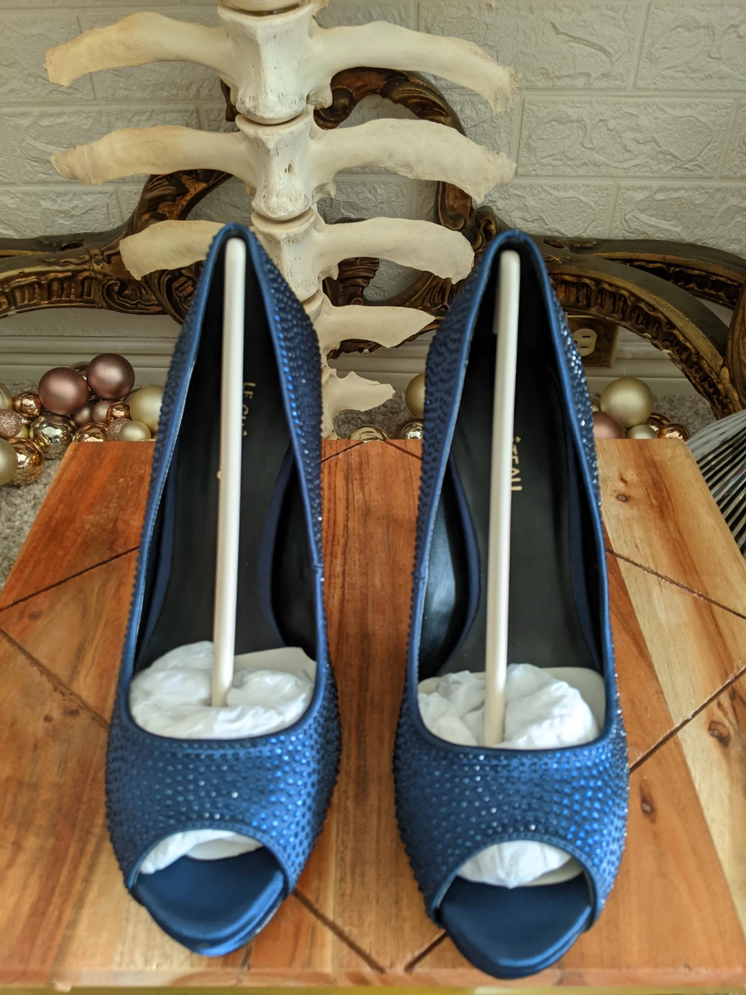 LE CHÂTEAU Navy/Marin Embellished Peep-Toe Heels - photo 2