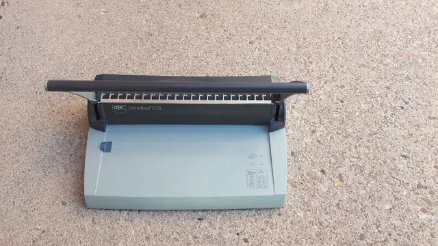 GBC CombBind C75 Binder