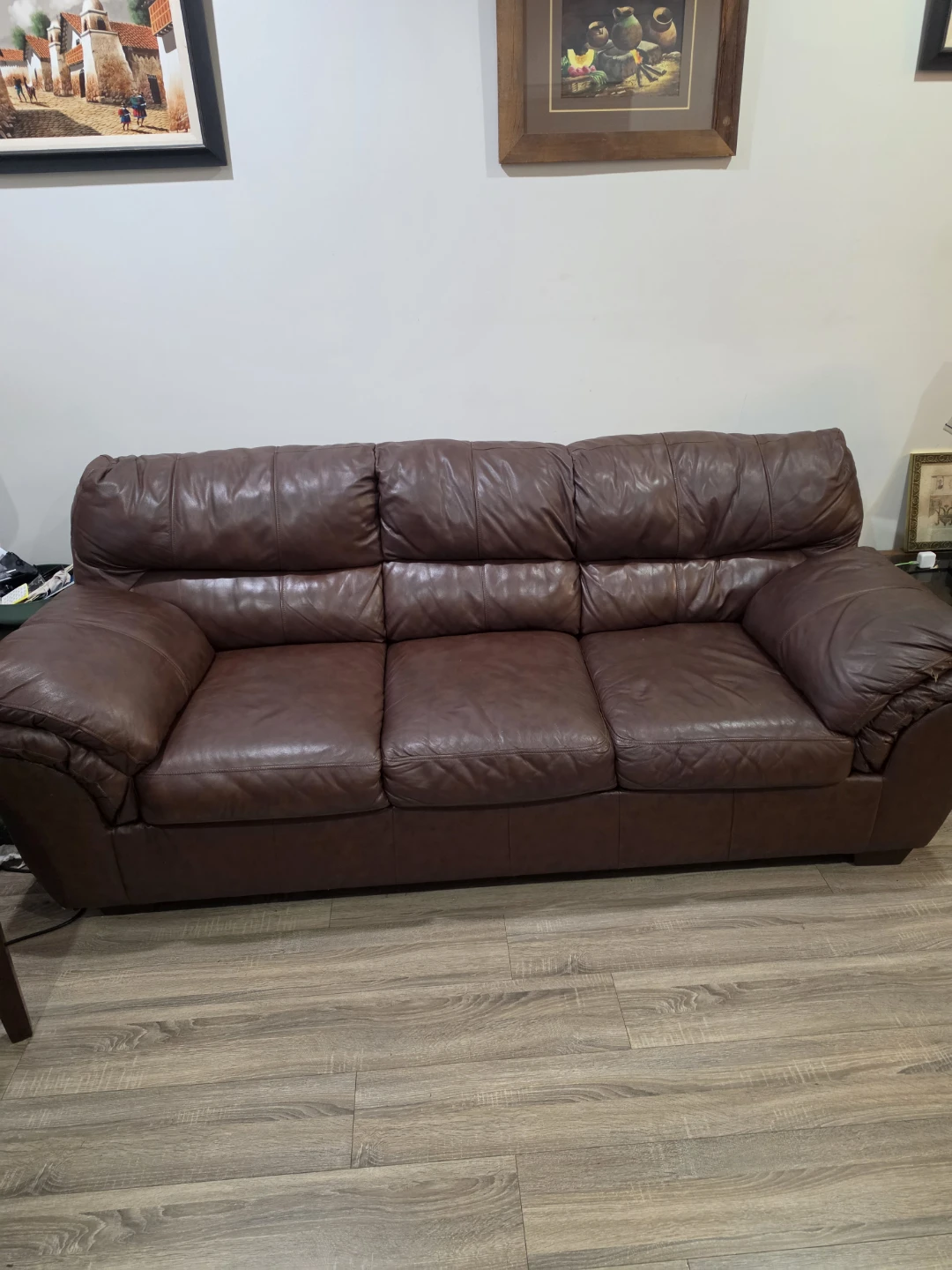 7.5ft Brown Leather Sofa – Great Comfort!