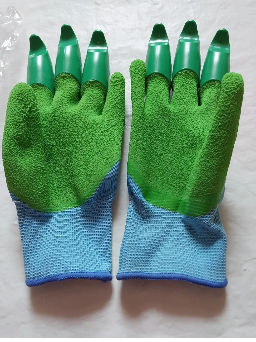 New. Dig Tape Gardening Gloves with Claw Tips.
