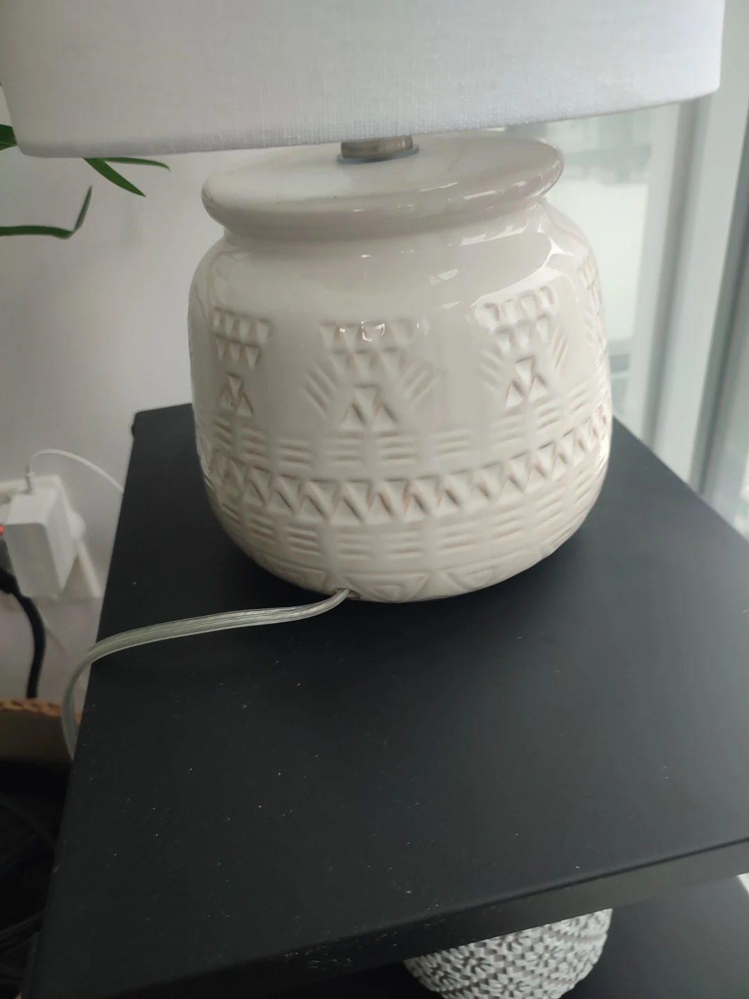 White Ceramic Table Lamp - photo 2