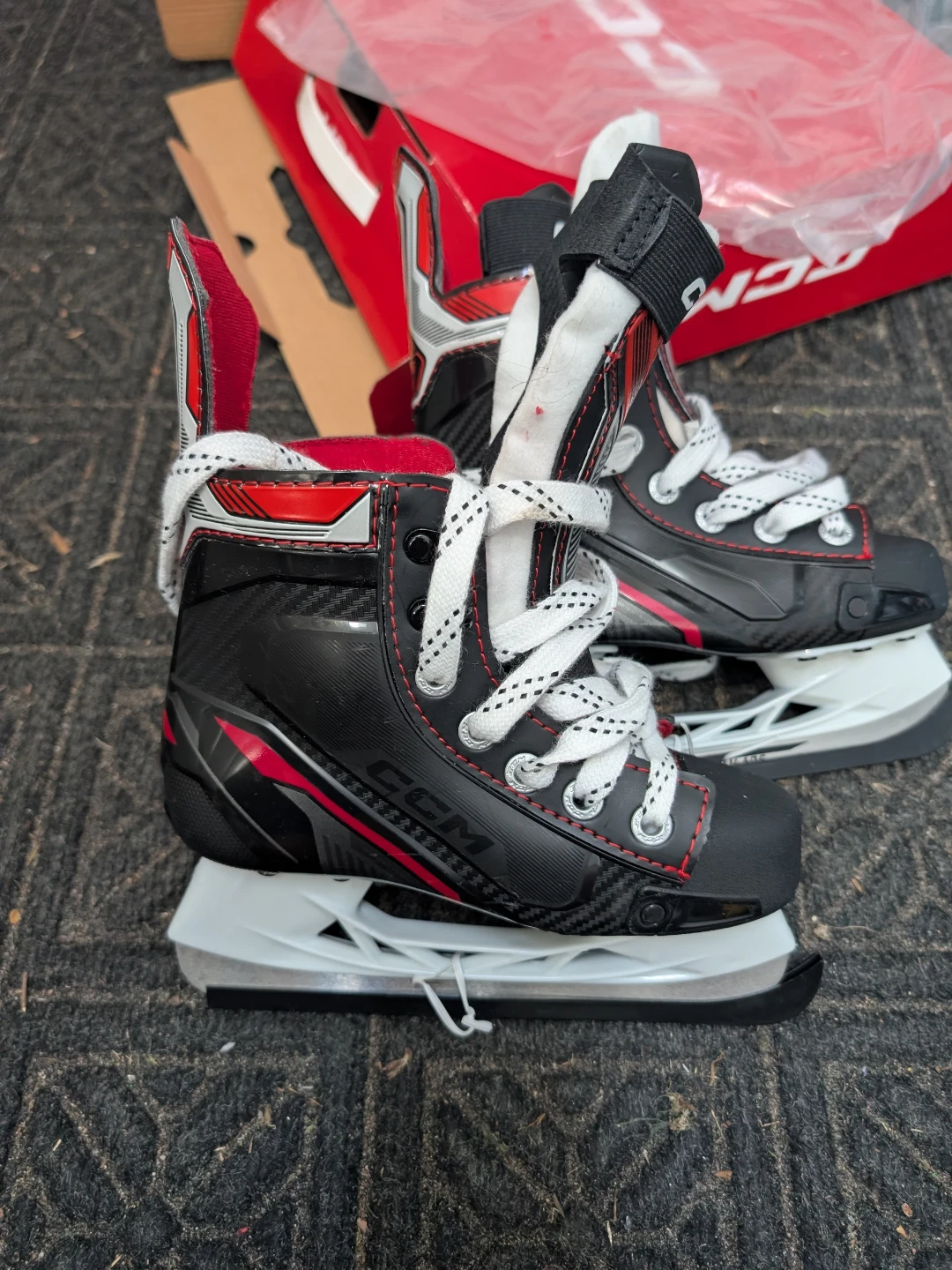 Brand New In Box - CCM Rising Star Skates - Youth Sz 10-11Y
