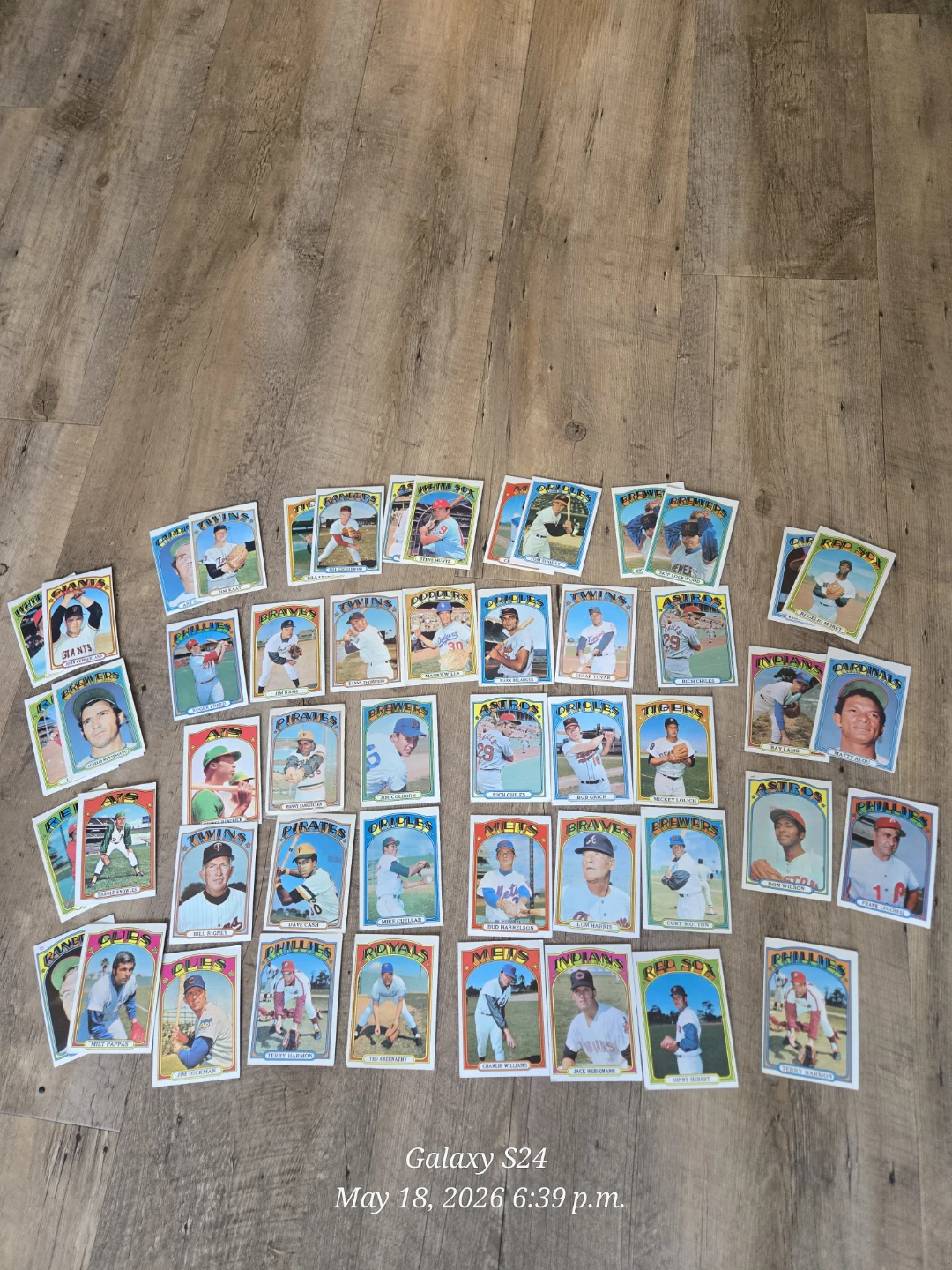 Collection of 1972 Topps Baseball Cards - photo 3