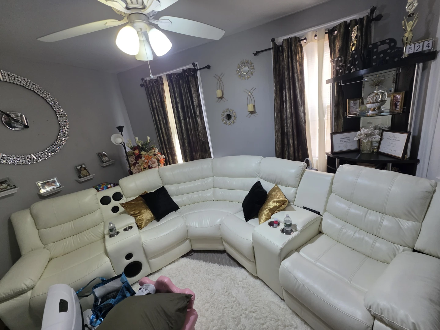 White Faux Leather Recliner Sofa with Cupholders and Speakers - photo 2