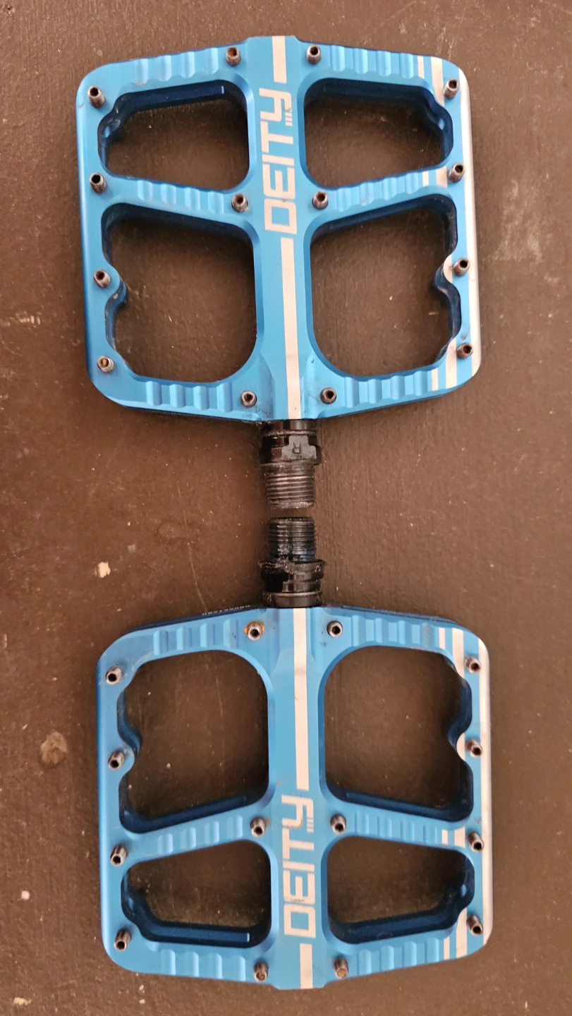 Deity Flattrak Pedals Blue - photo 2