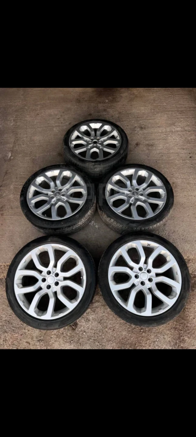 LAND ROVER 22" WHEELS AND TIRES 1500