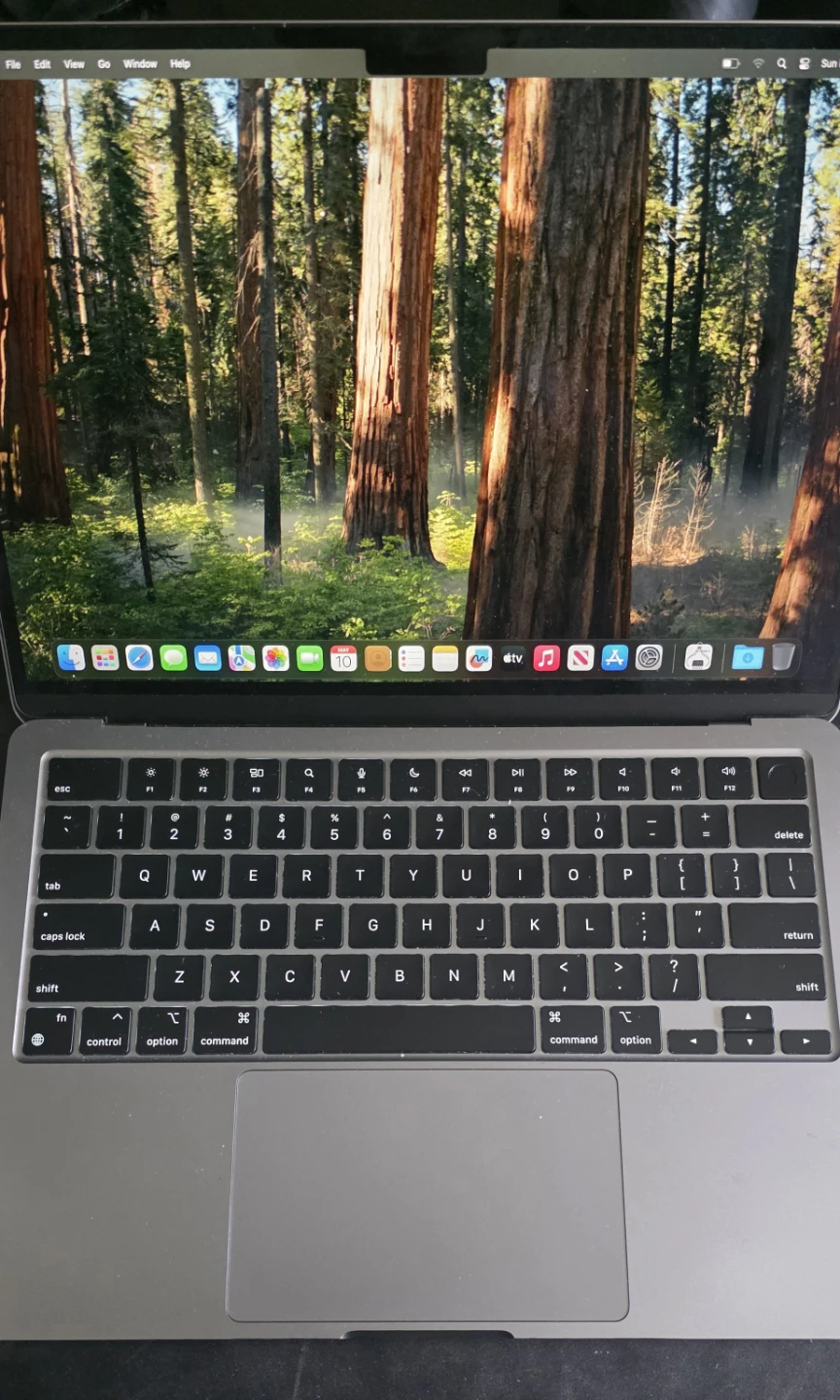 Selling Macbook Air m2 2022. 8gb ram, 256ssd.PRICE IS FIRM