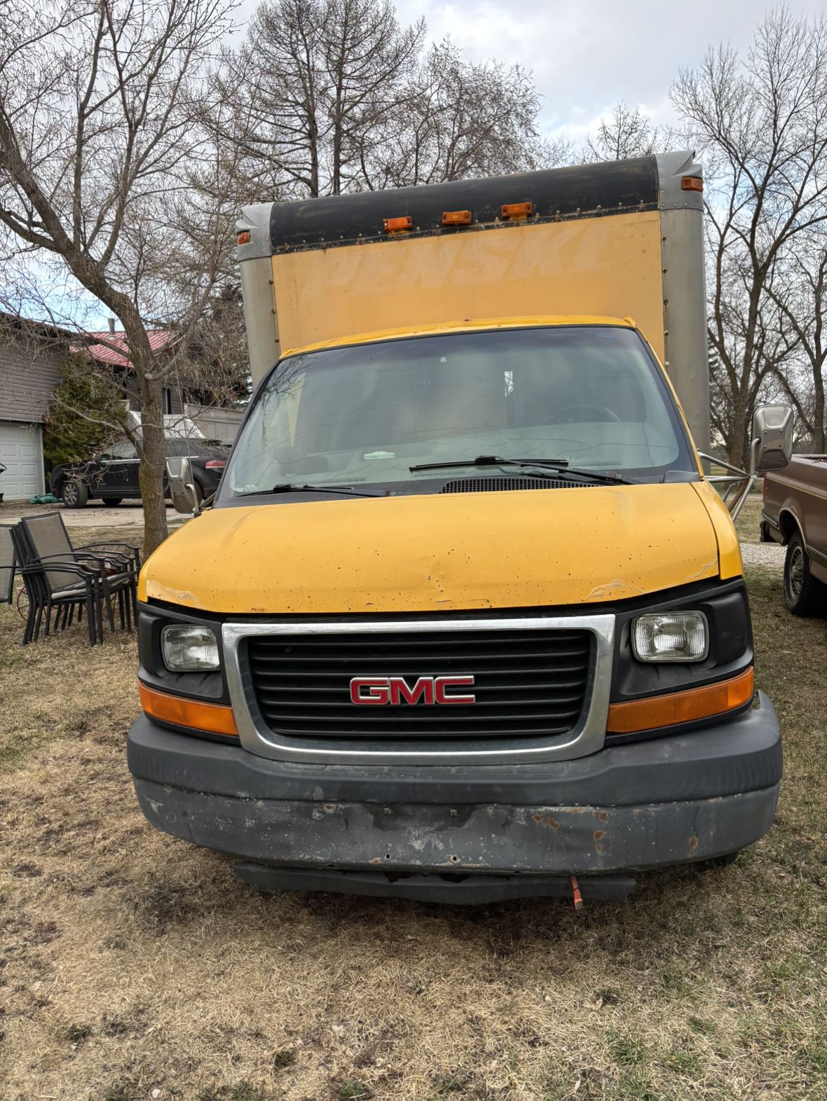 2003 GMC Cube Van - photo 2