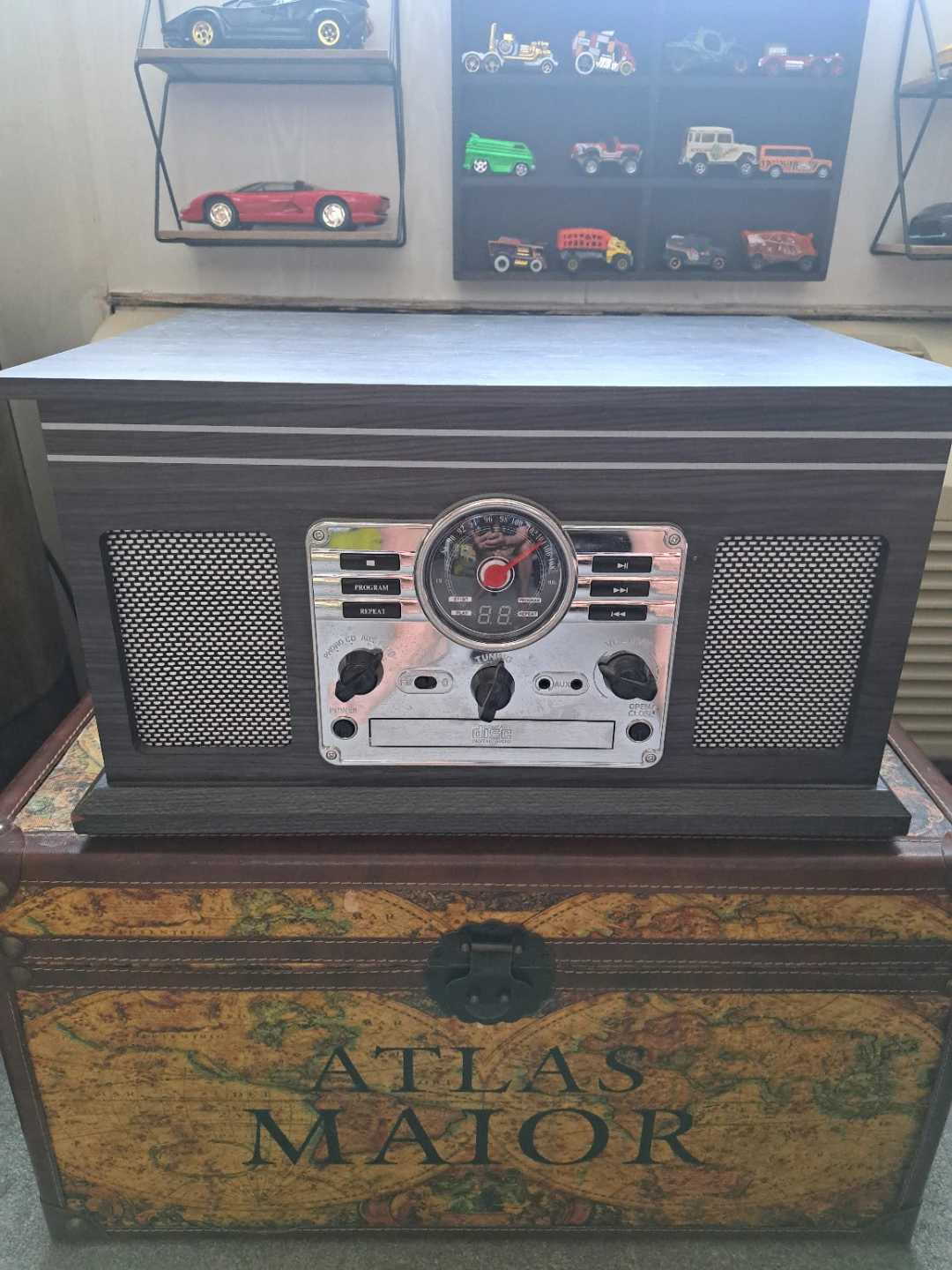 Record Player Turntable with CD Player, AM/FM Radio.