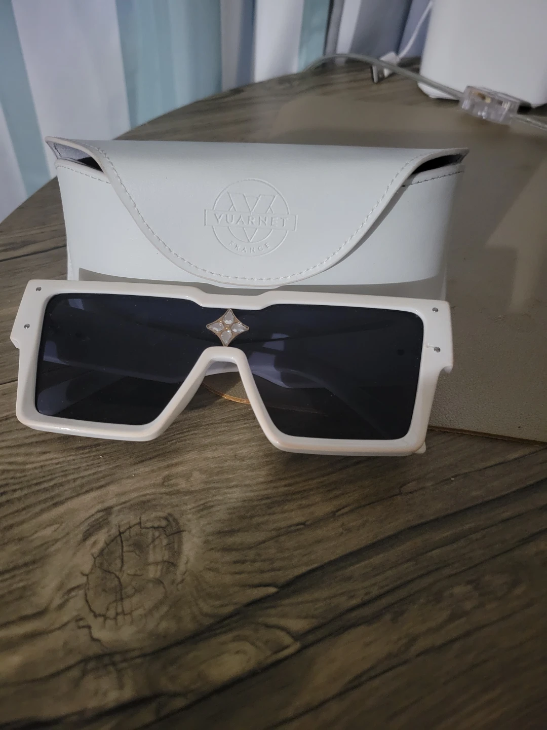 Yuarnet Sunglasses with Case